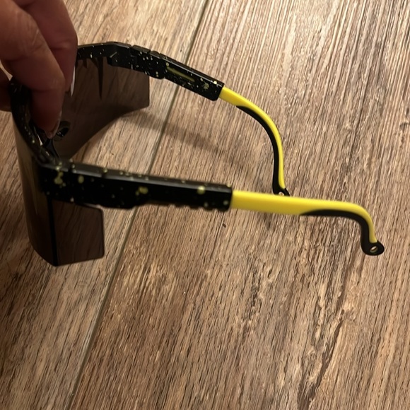 Yellow and total black Pit Viper sunglasses - Picture 2 of 2